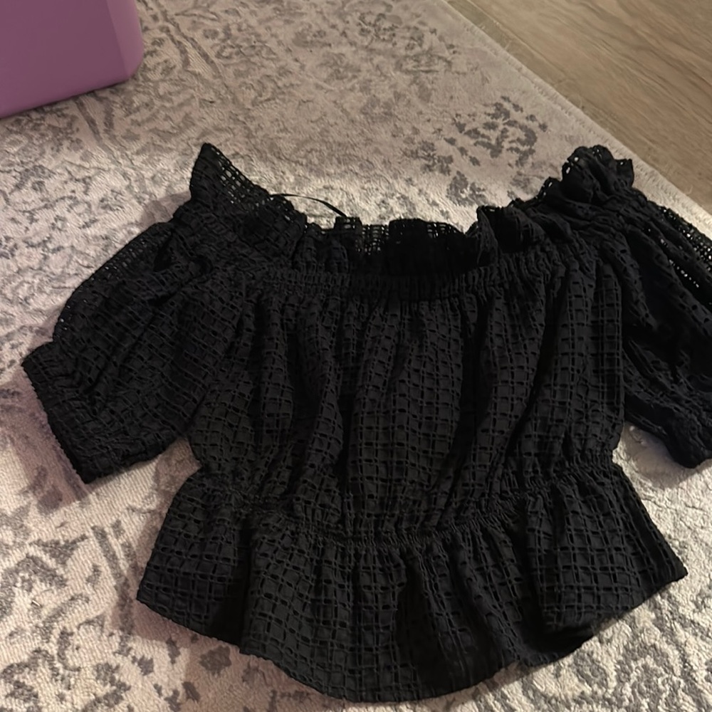 Express eyelet off the shoulder top, size extra small